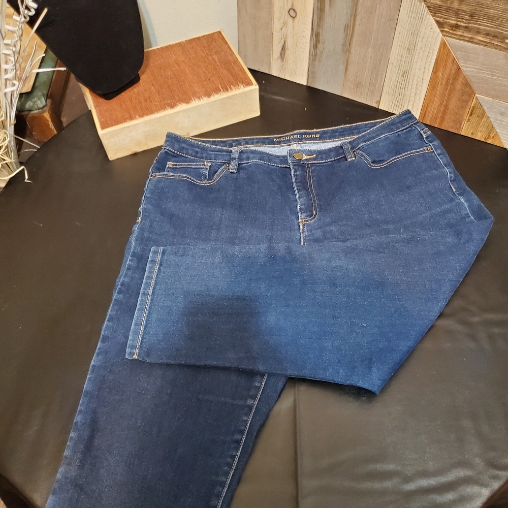 Micheal Kors capri